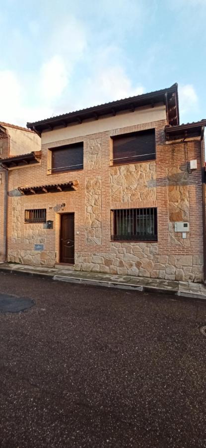 Villa La Higuera De Gredos Higuera de las Dueñas Exterior foto